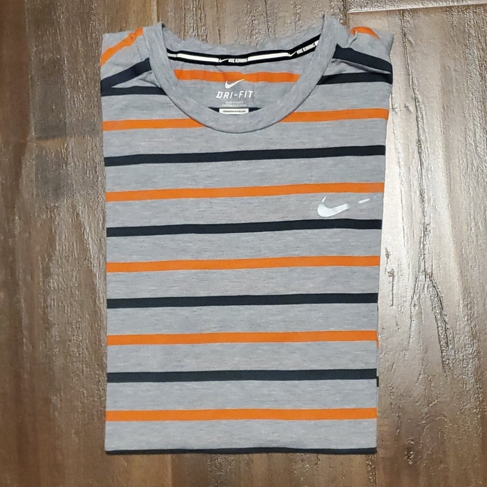 Men's medium nike running dri fit t-shirt